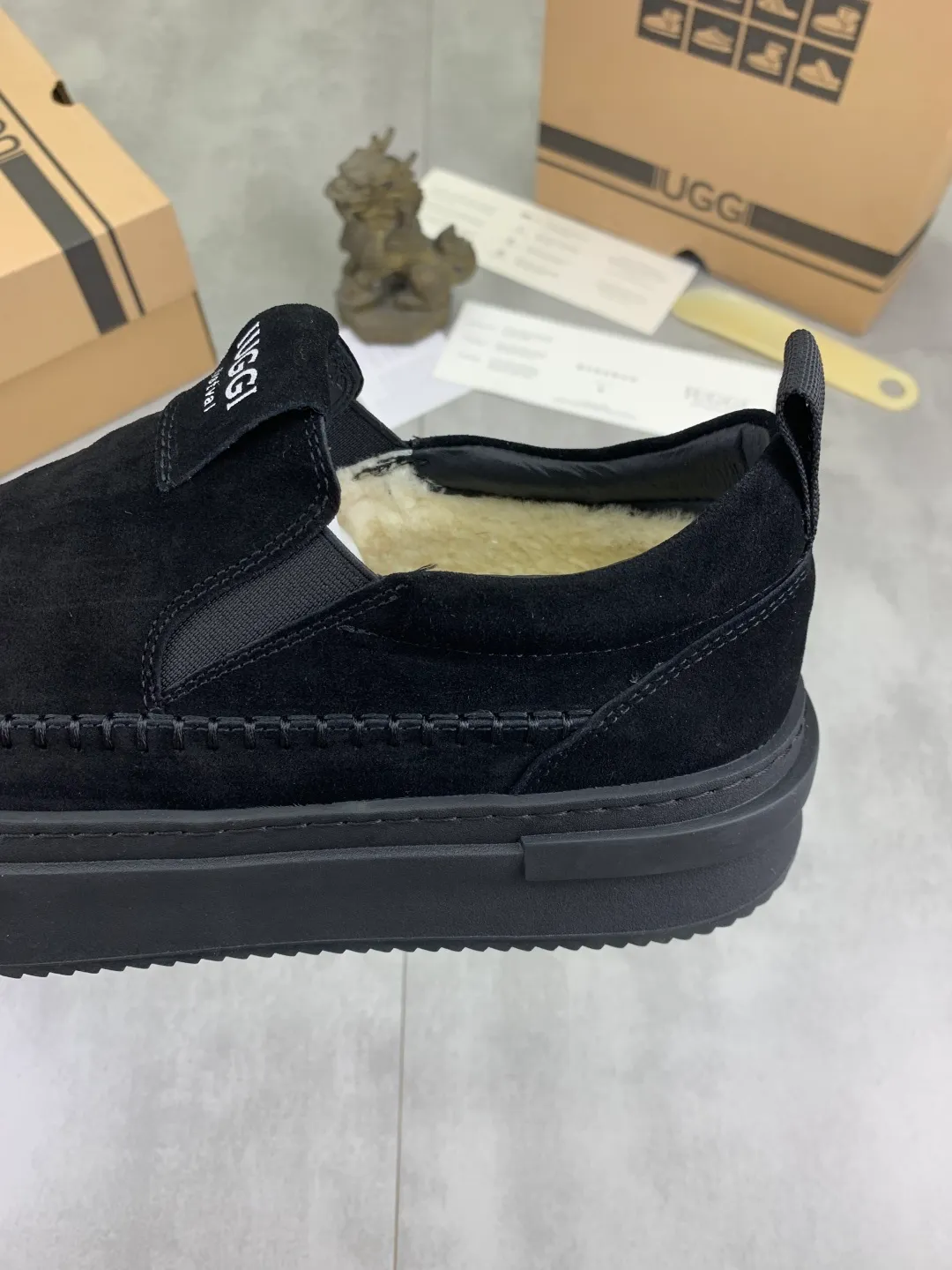Men's men's shoes 💰P580 New arrival 🆕🆕🆕 IUGGI men's shoes slip-on loafers British style fashionable retro casual sneakers Convenient, comfortable, casual, versatile style Wool lining is comfortable and warm Rubber outsole Non-slip and firm Size: 39-44 Three colors 8731-8
